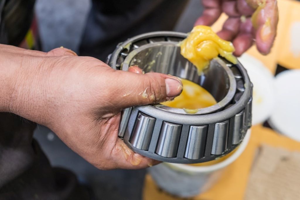 Tips for Choosing the Right Wheel Bearings for Semi-Trucks