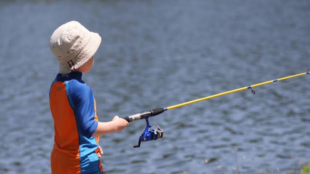Kids fishing set with rod and reel combo ready for first-time use