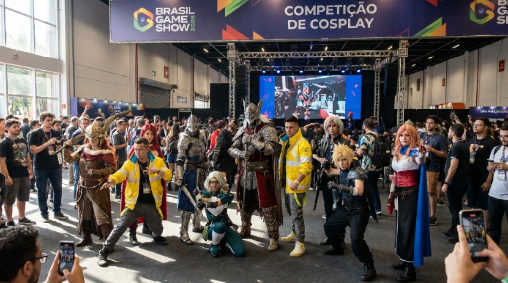 Cosplay competitors in elaborate video game character costumes posing at Brasil Game Show 2026 in São Paulo